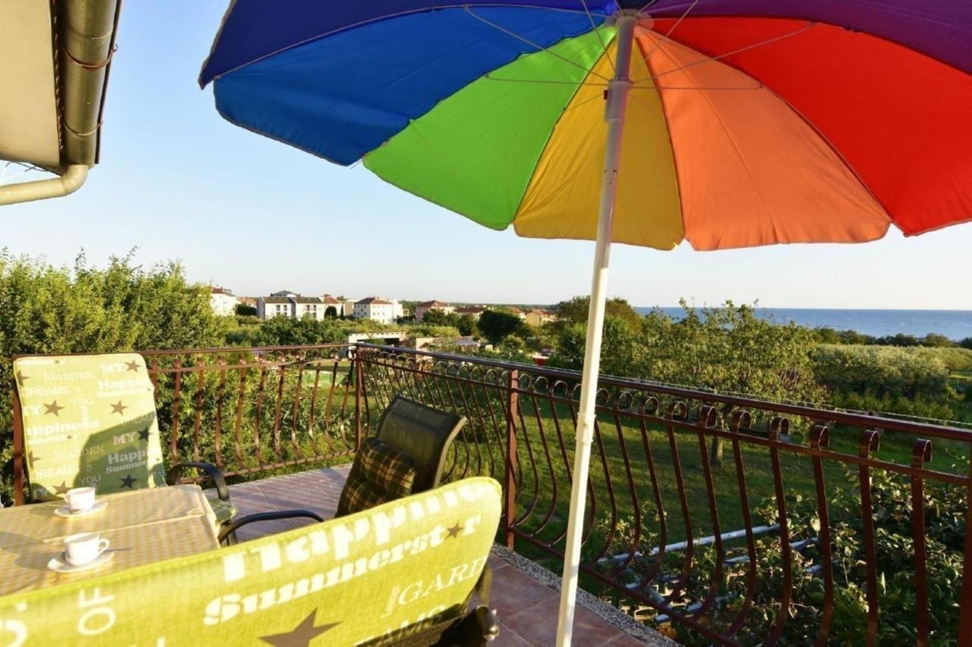 In Mit Grill, Terrasse Und Garten Und Meerblick Zambratija (Istria)